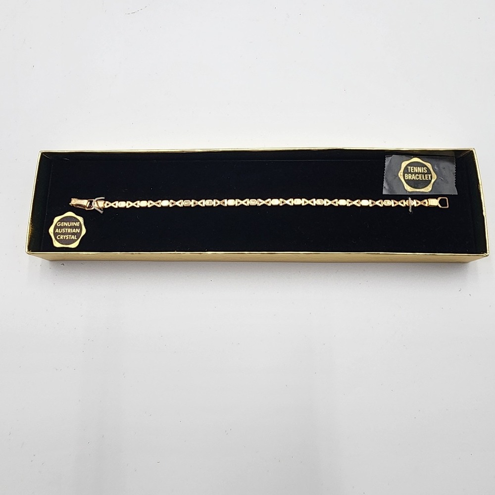 Vintage Infinity Link Tennis Bracelet Genuine Austrian Crystal Gold Tone Classy - Picture 4 of 10